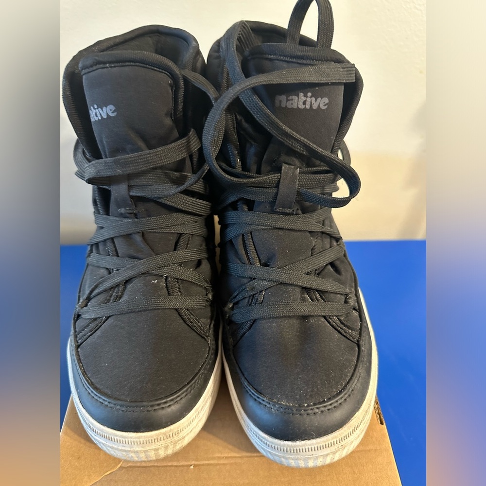 Native Shoes, Chamonix Boot, Size 6